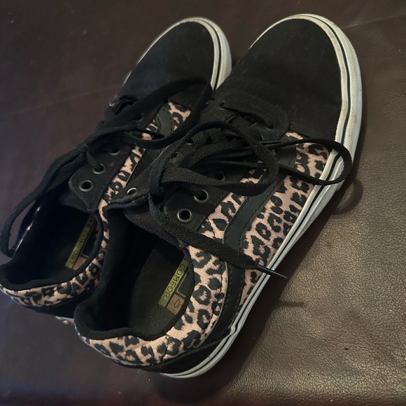 Leopard vans - Picture 1 of 7